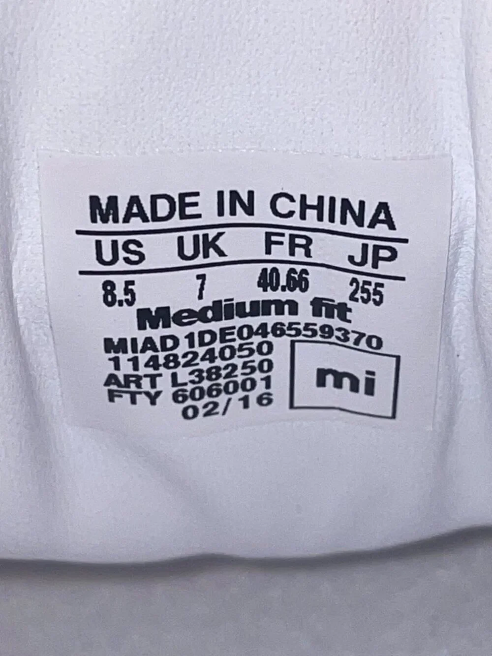 Mi Adidas Women’s Red Suede & White Leather Marriott Samba Sneakers Sz 8.5 - Picture 5 of 9